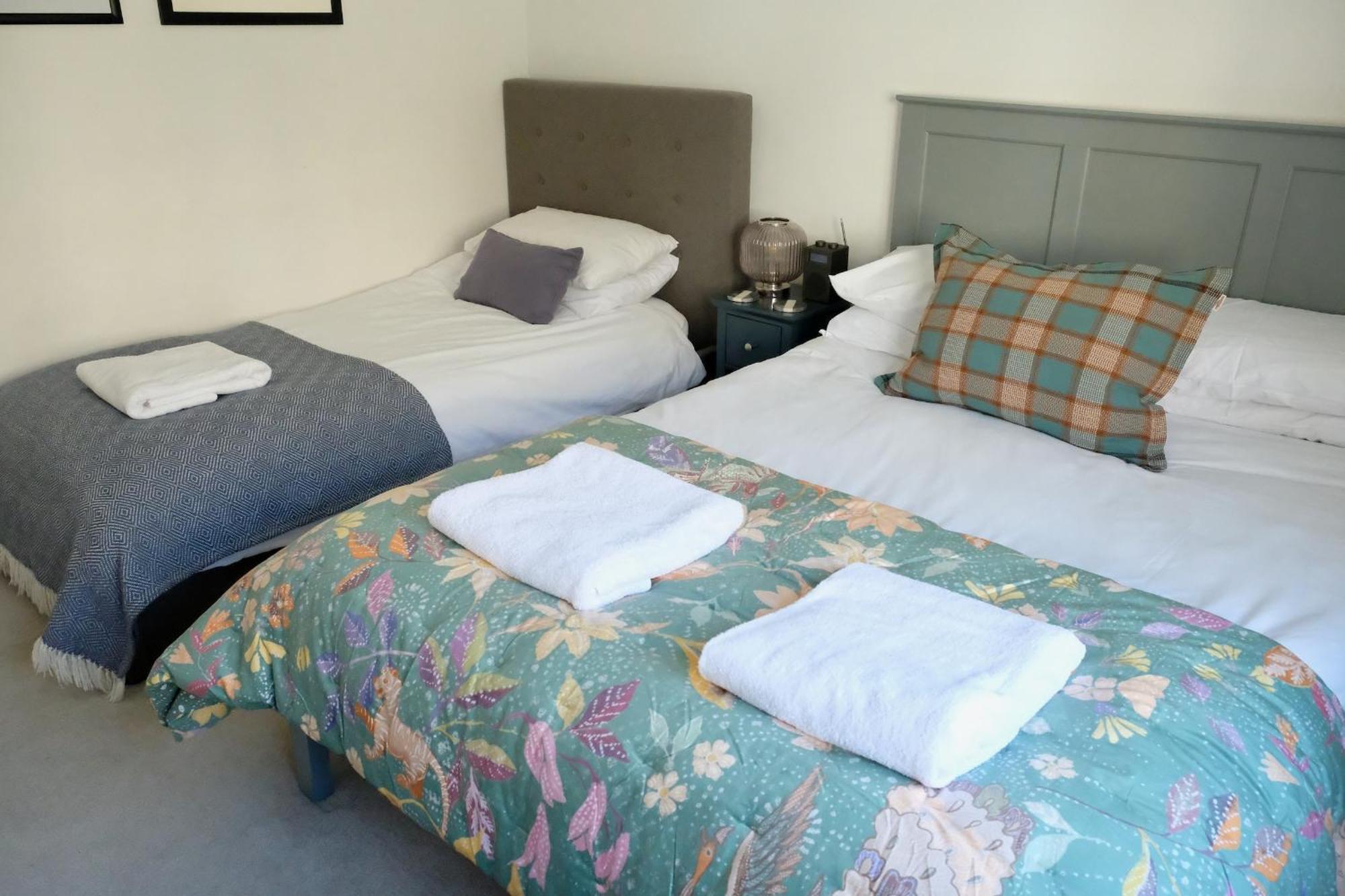 Spacious City Centre Apartment Бат Екстер'єр фото