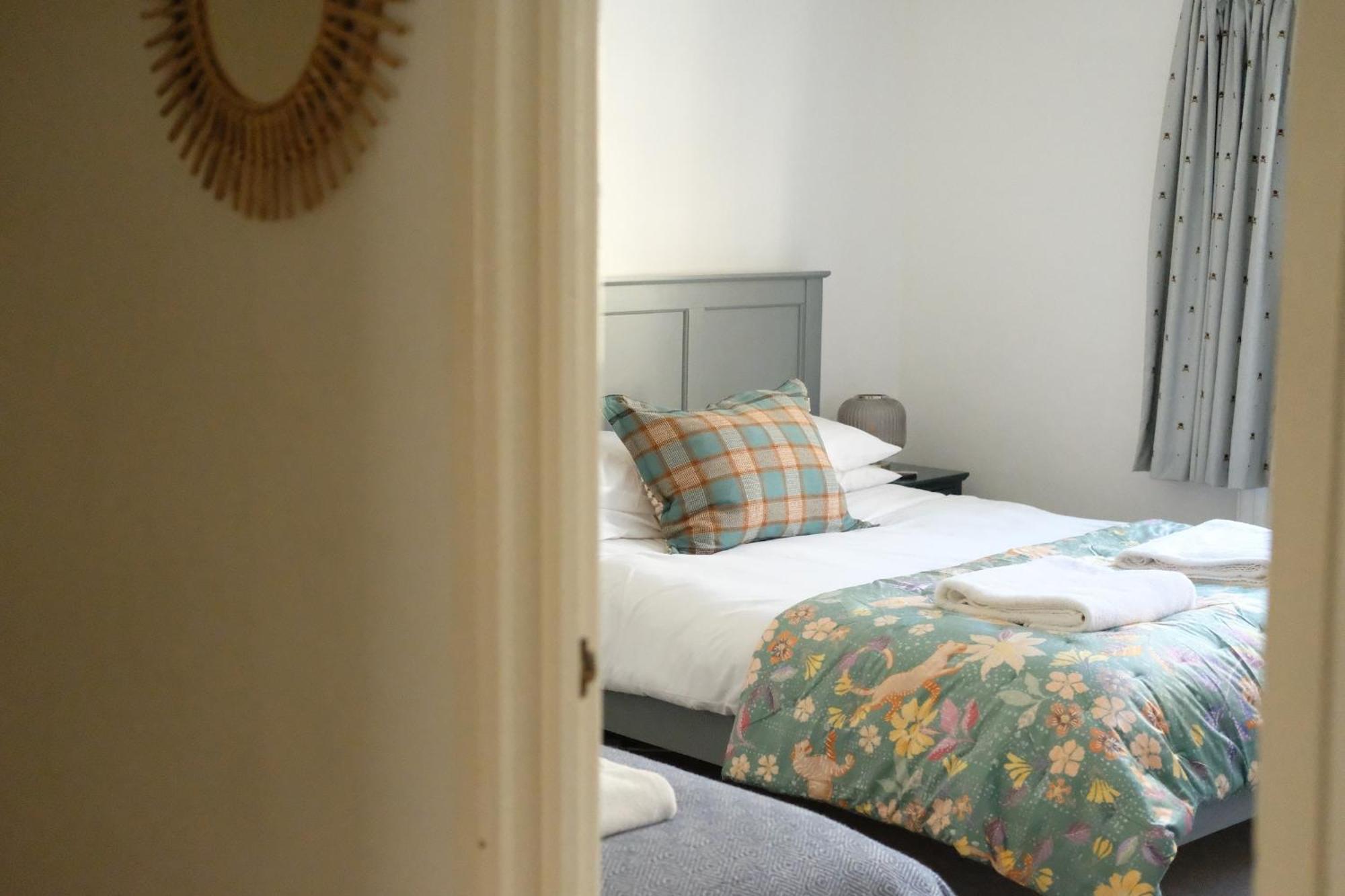 Spacious City Centre Apartment Бат Екстер'єр фото