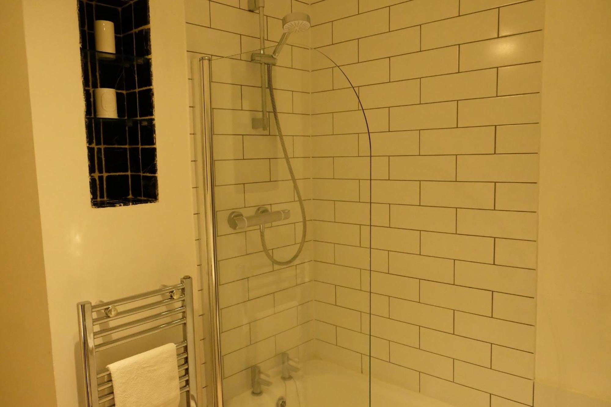 Spacious City Centre Apartment Бат Екстер'єр фото